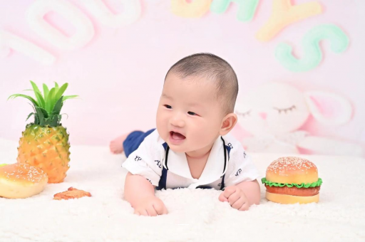 天长宝宝眼角红血丝